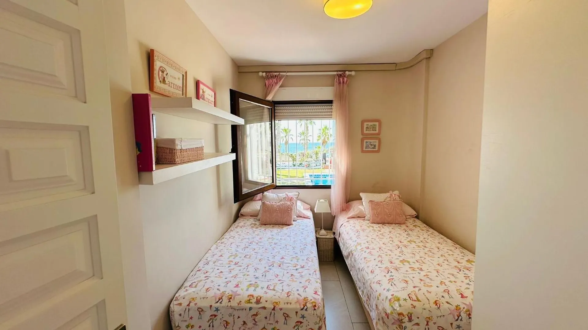 Luxury Seaside Trainas - Inspiracion A Pie Del Mediterraneo Caleta De Velez 0*,  Spanien